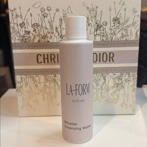 La form Micellar cleansing water